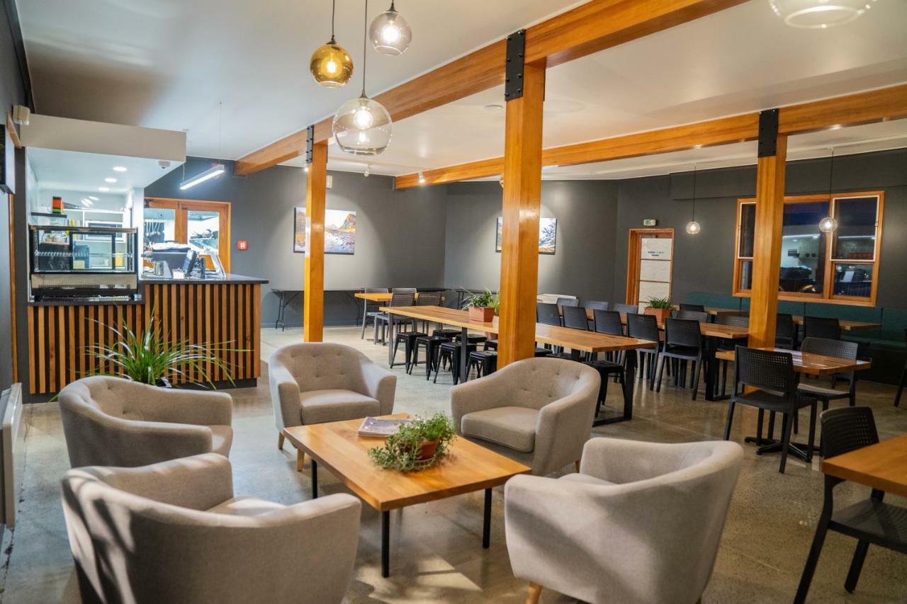 Lone Moose Backpackers Hostel Te Anau Ngoại thất bức ảnh